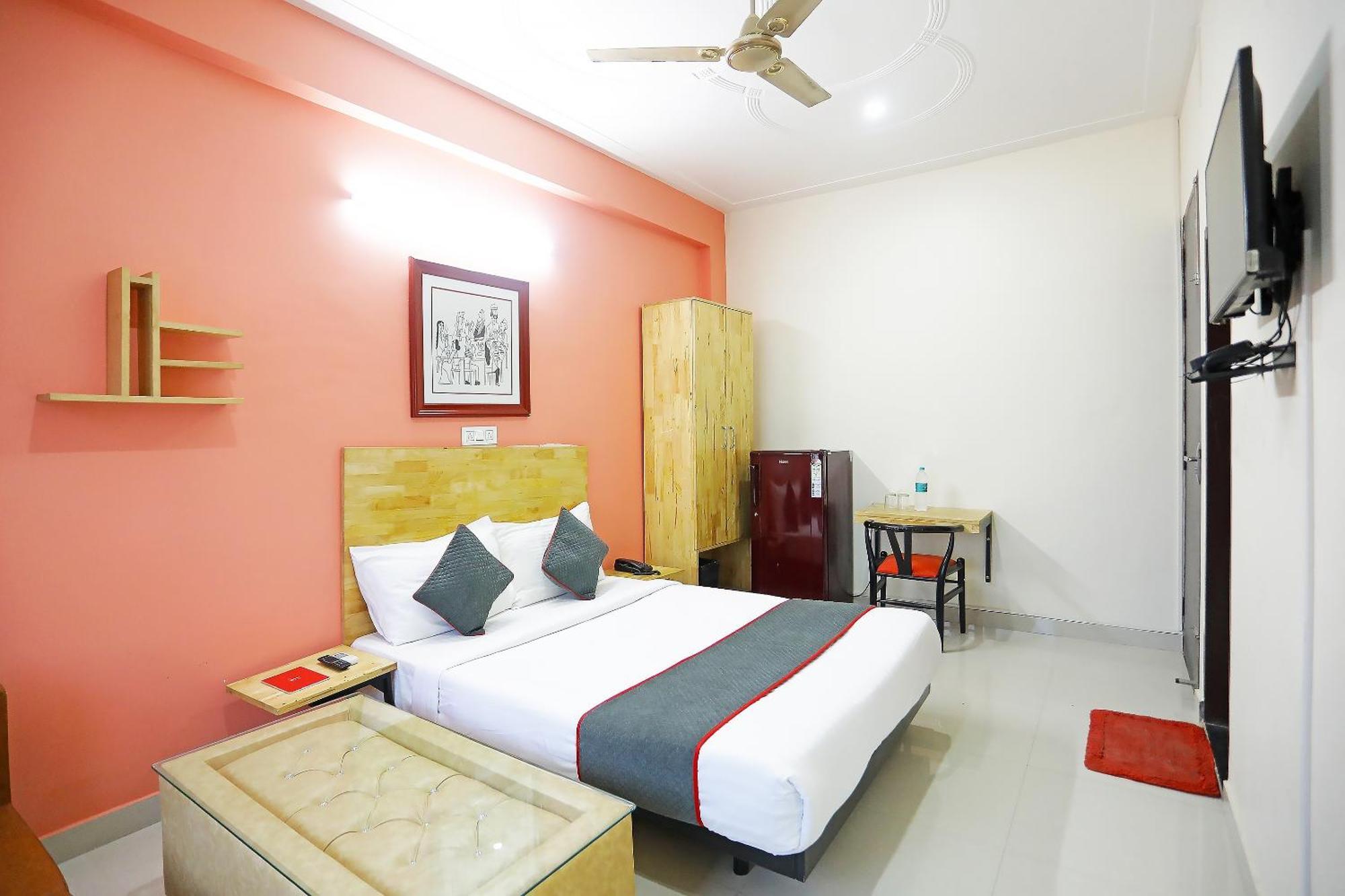 Отель Super Townhouse Cloud Bay, Near Genpact, Sector-69, Гургаон Экстерьер фото