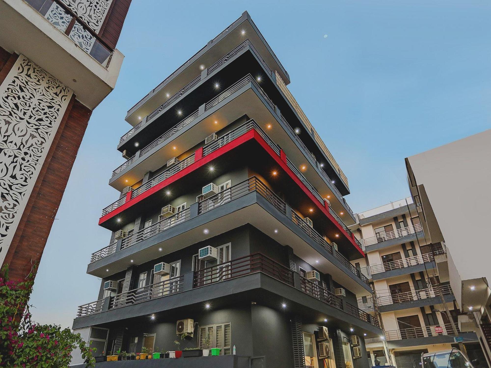 Отель Super Townhouse Cloud Bay, Near Genpact, Sector-69, Гургаон Экстерьер фото