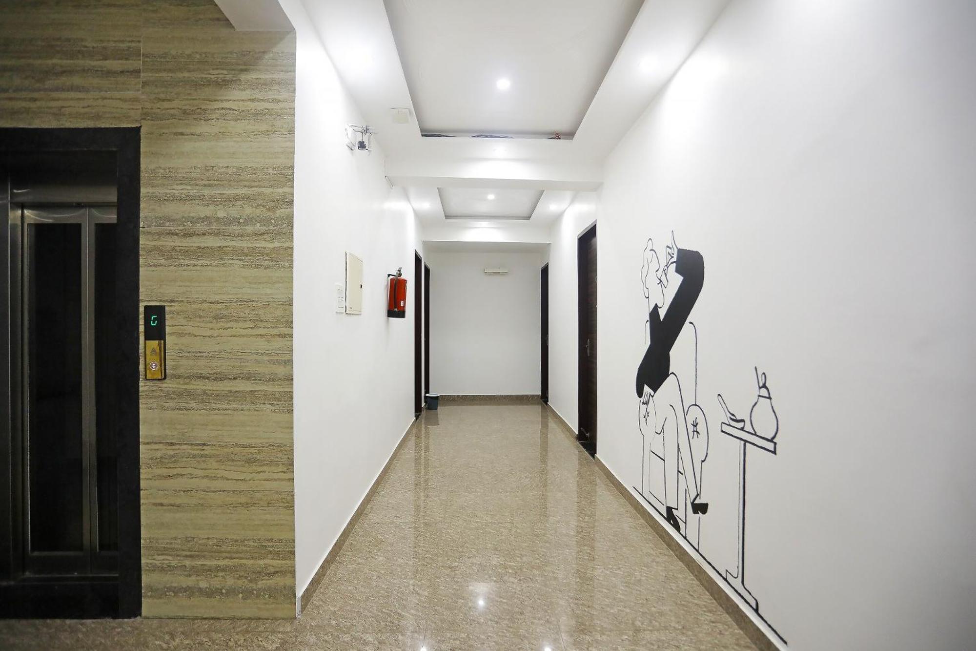 Отель Super Townhouse Cloud Bay, Near Genpact, Sector-69, Гургаон Экстерьер фото
